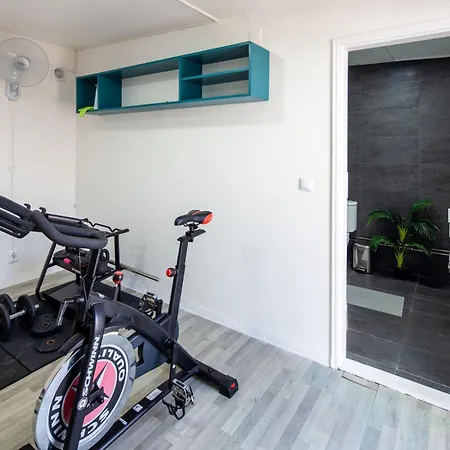 Tulip - Silvercoast Apartments 아토우기아다발레이아